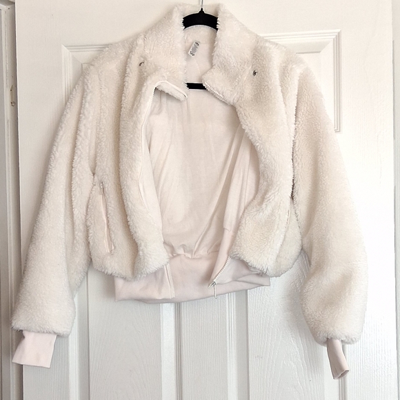 Alo Yoga Ivory Foxy Deep Pile Sherpa Full Zip Jacket - Picture 3 of 5